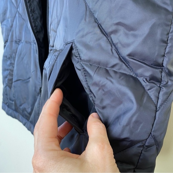 NWT Lightweight Quilted Vest that is a Oversized and Modern Fit Black Size S/M - Picture 4 of 8